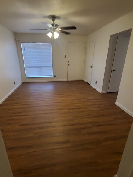 Building Photo - 2234 Sussex Dr