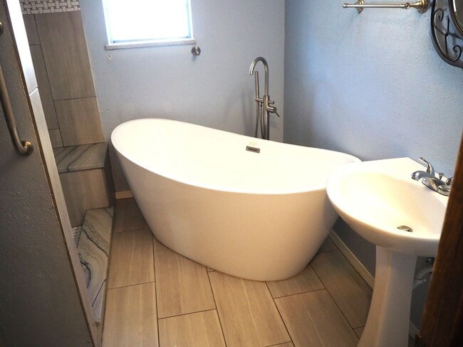 Building Photo - 118 Perkins Rd