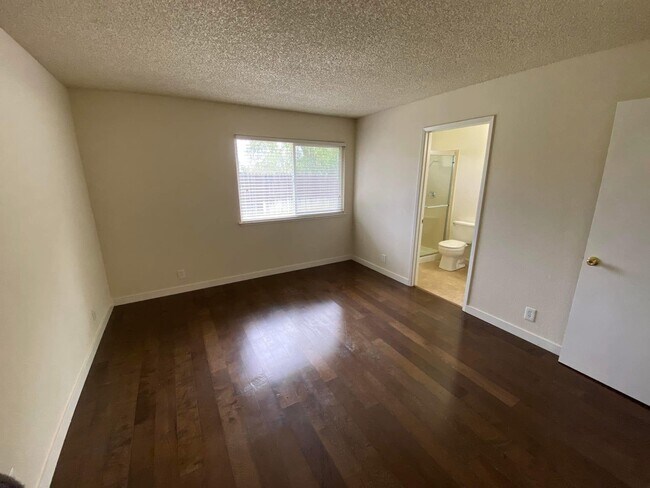 Master Bedroom - 2821 Pepper Oaks Dr