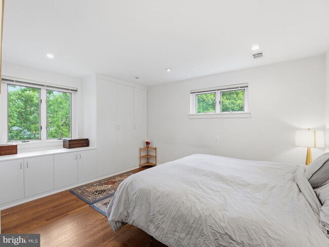 Building Photo - 405 Underhill Pl