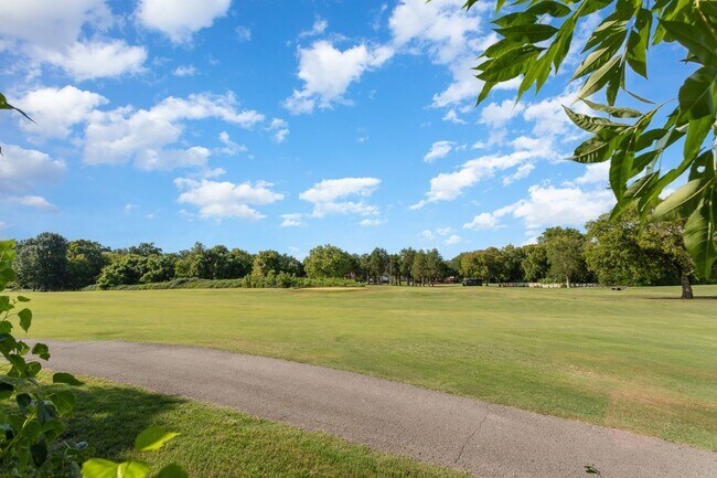 Building Photo - Beautiful end unit in sought-after Nashboro Village