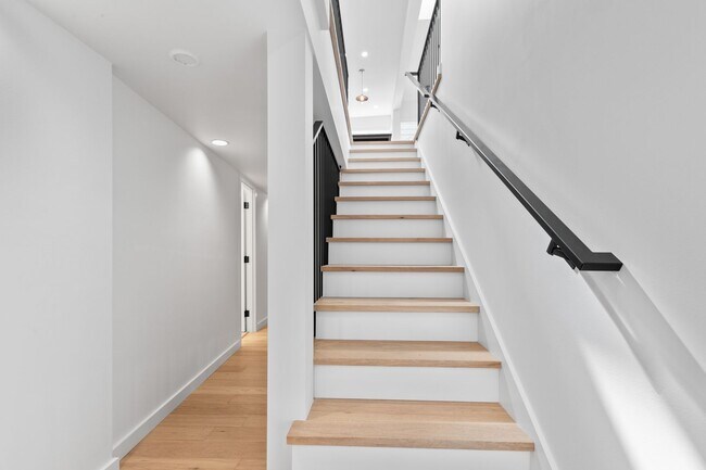 Building Photo - 3bd/2.5ba Seattle House