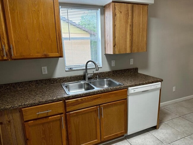 Building Photo - 44 N Fairfax Ave