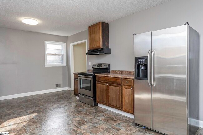 Building Photo - 142 Westover Dr