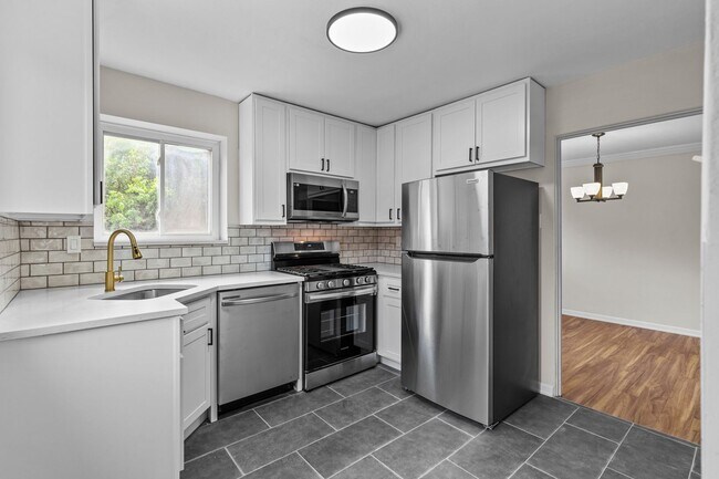 Building Photo - Charming University City Home in a Prime Location