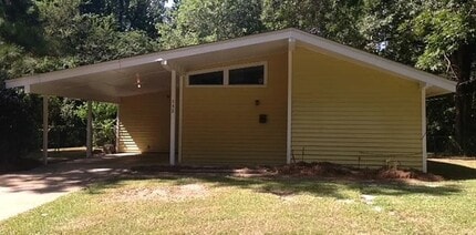 Building Photo - 1325 Woody Dr