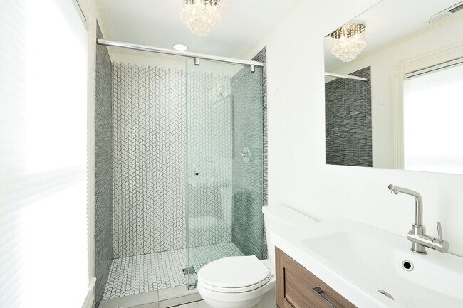 Building Photo - Charming Pet-Friendly Belmont Home With Fenced Yard