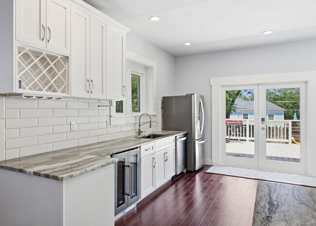 Building Photo - Updated 3 Bedroom Home with Modern Finishes Near Everything Downtown!