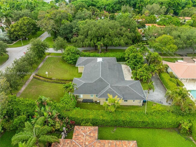 Building Photo - 2514 Granada Blvd