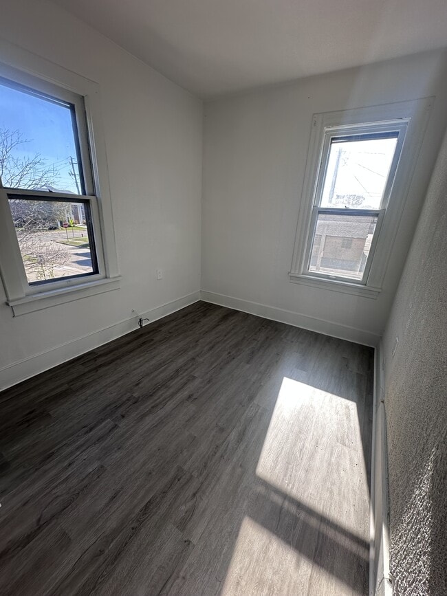 Building Photo - 223 E 27th St