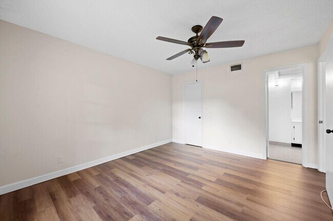 Building Photo - 3101 Oakland Shores Dr