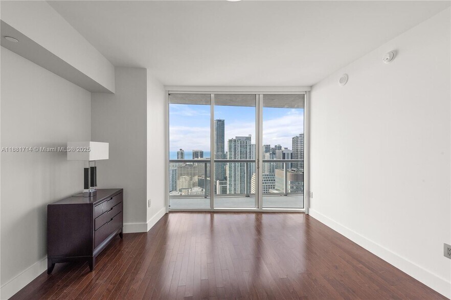 Building Photo - 495 Brickell Ave