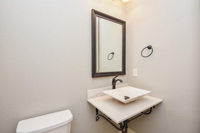 Building Photo - 6615 Rising Hills Ln