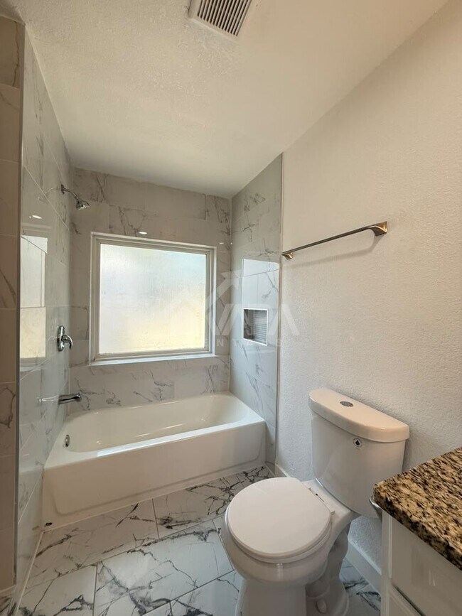 Building Photo - 9840 Logans Ridge Dr