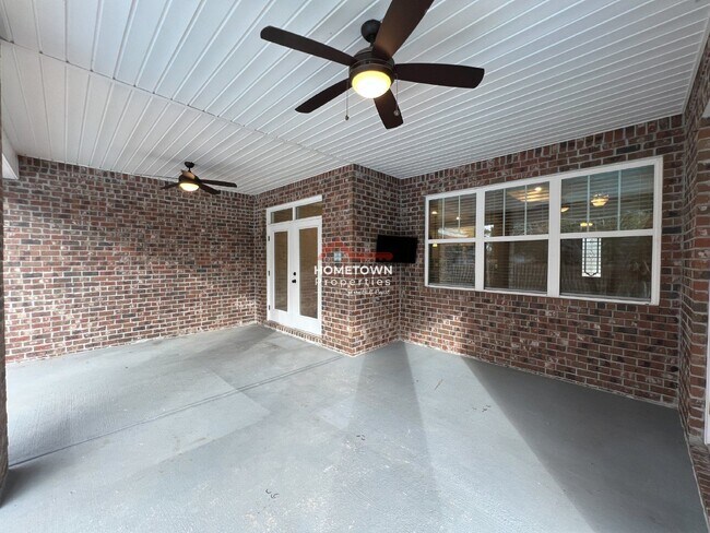 Building Photo - 1467 W Shores Blvd