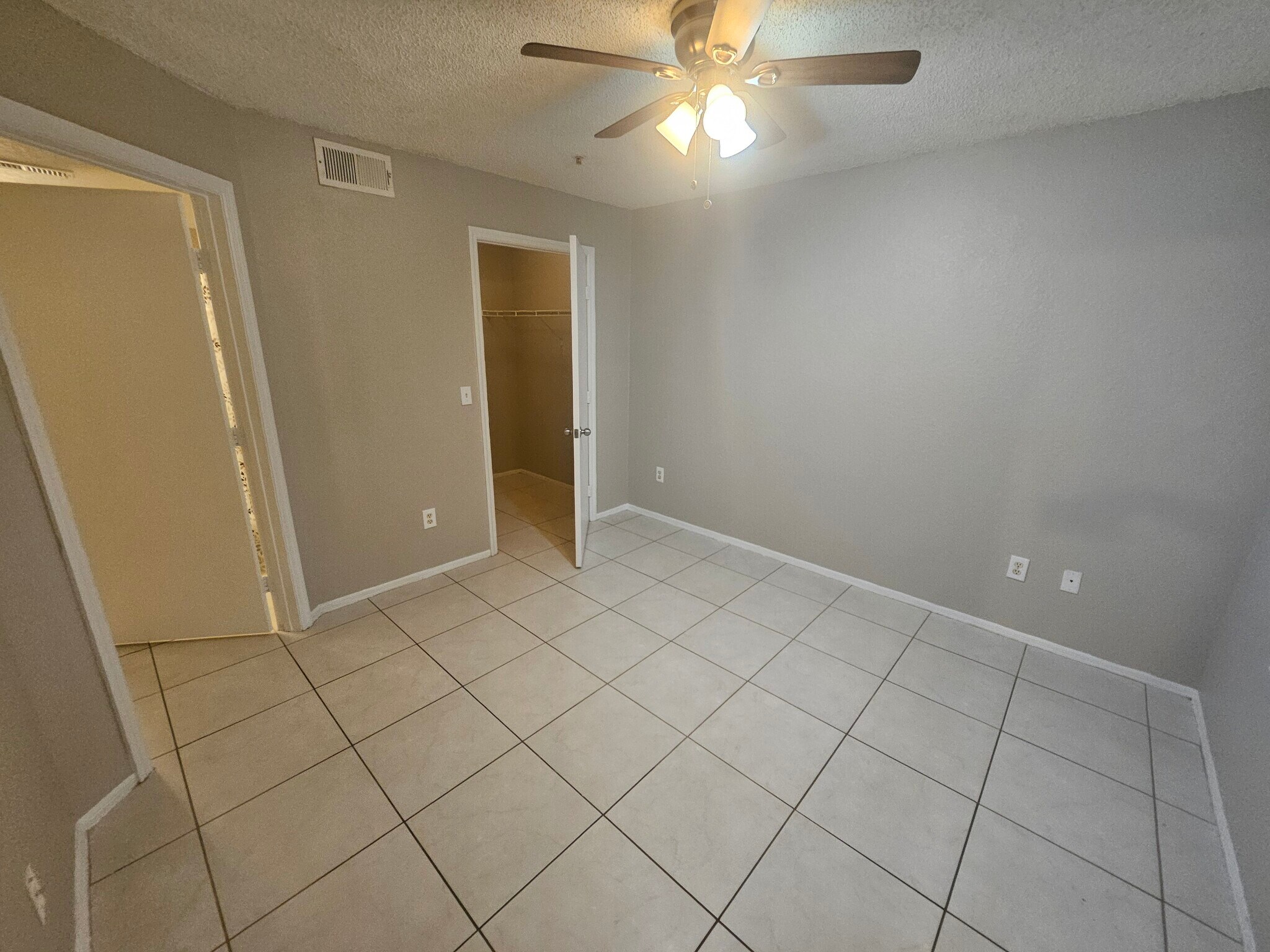 Building Photo - 2213 Grand Cayman Ct