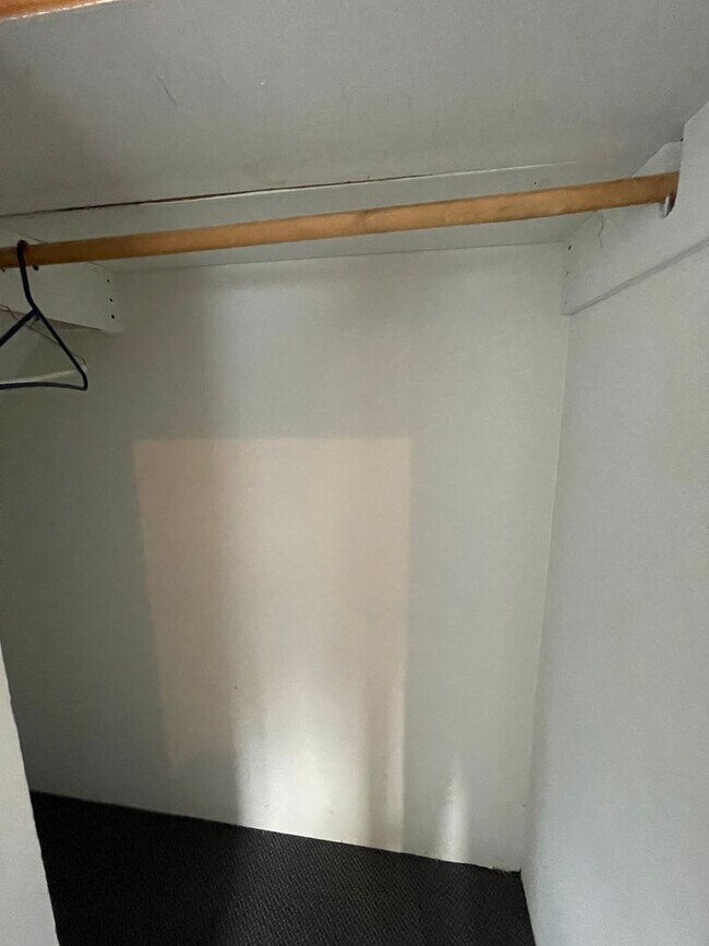 Building Photo - 418-3 East Maxwell Street
