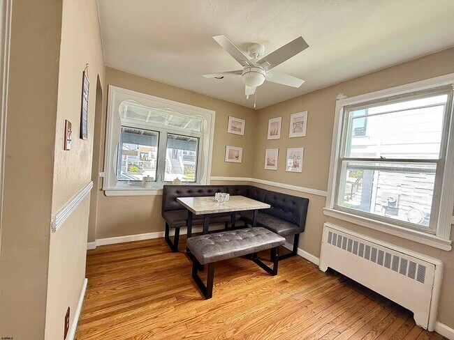 Building Photo - 207 N Thurlow Ave