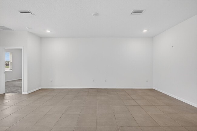 Building Photo - 4 Bedroom in Gated Community!