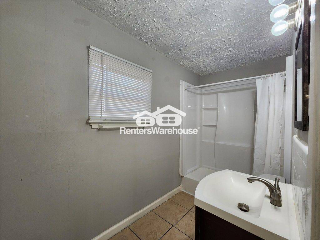 Building Photo - 7937 Oak Knoll Ln