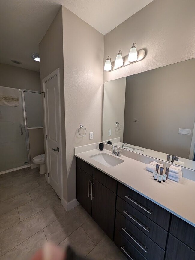 Building Photo - Beautiful Executive 4 Bed 3 Bath Home in Davenport!