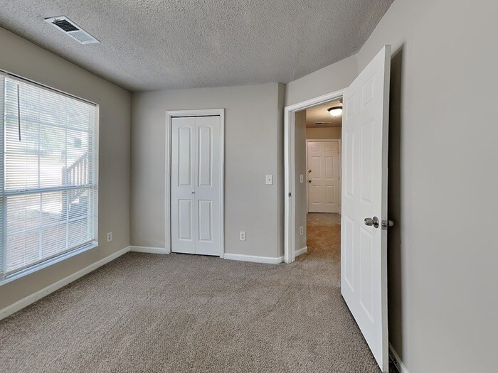 Building Photo - 4145 Riverbank Ct