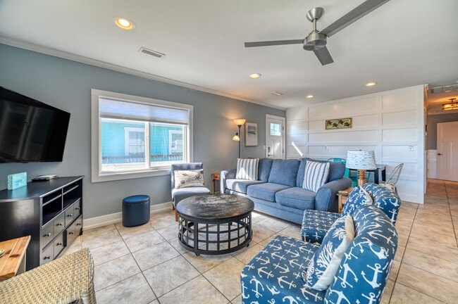 Building Photo - BEAUTIFUL,  FURNISHED OFF-SEASON BEACH RENTAL