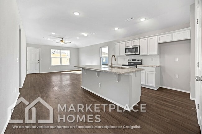 Building Photo - 981 E Starling St