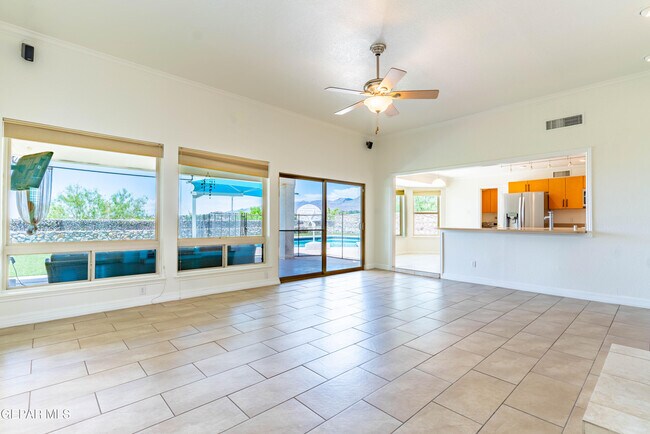 Building Photo - 7033 San Marino Dr