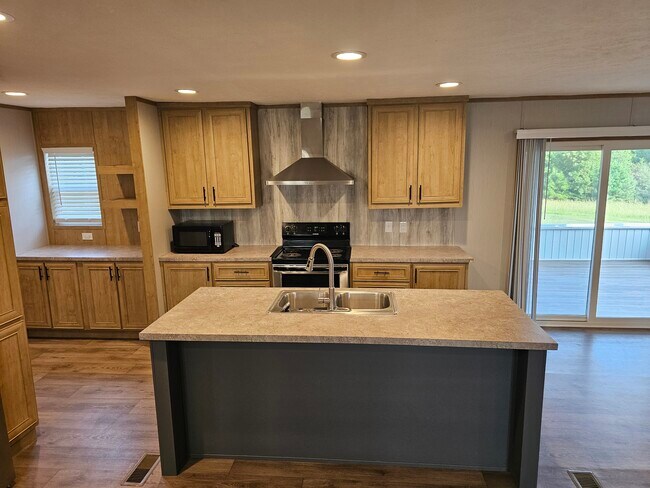 Building Photo - 737 Long Branch Rd