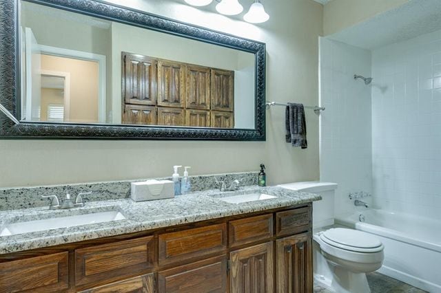 Restroom - 417 E Kearney St