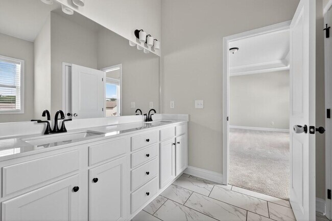 Building Photo - 4407 Silver Oak Dr SW