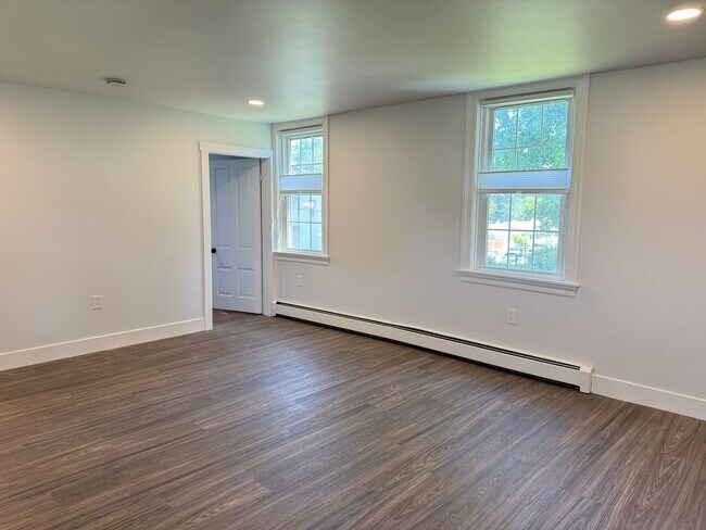 Building Photo - 147 Manheim St