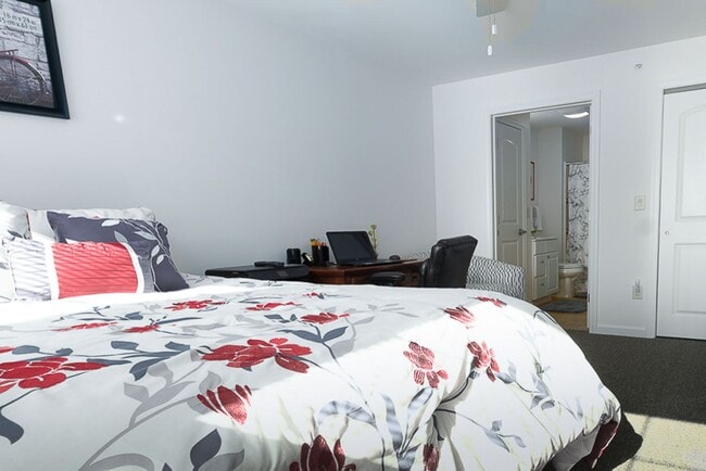 Building Photo - 2 bed, 2 bath independent senior living (55+ years of age) heat, hot water, & electricity include...