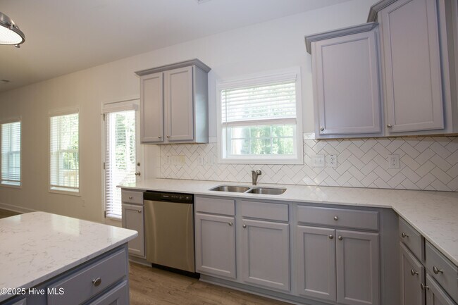 Building Photo - 1170 Camellia Dr