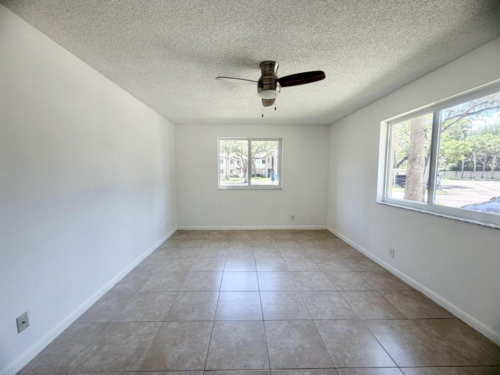 Building Photo - 9955 Westview Dr