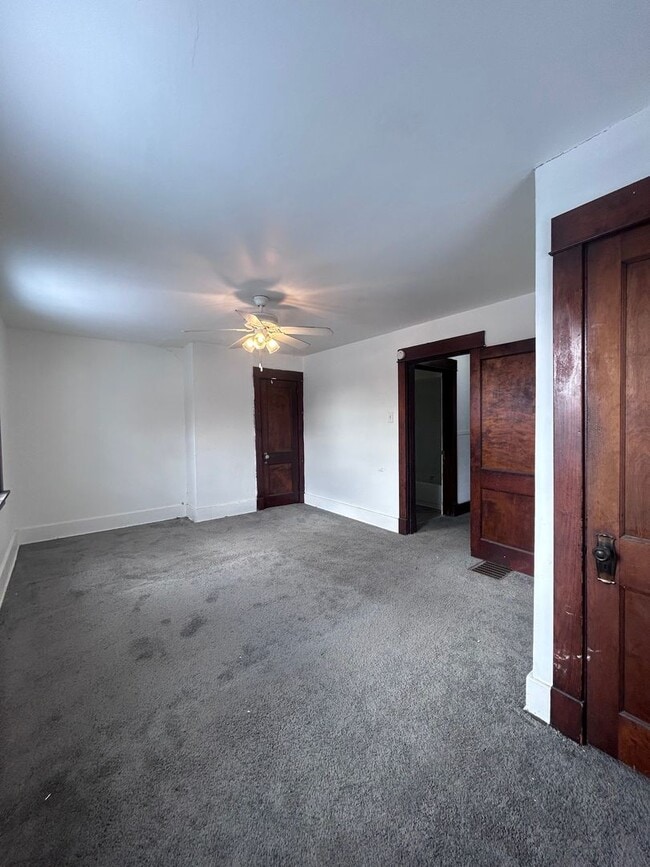 Building Photo - Updated 3 Bedroom Home l Marhsall Shadeland