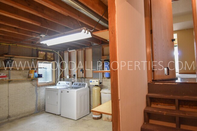 Building Photo - 245 Becky Lynn Blvd