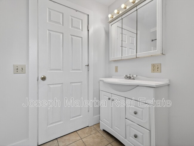 Building Photo - 483 Boswell Ave