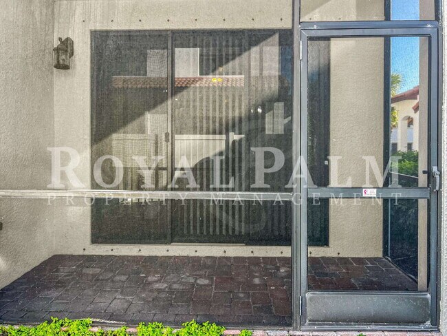 Building Photo - Big on Space, Smart on Layout — 3 bedroom 2.5 bath corner END UNIT pet-friendly townhouse!