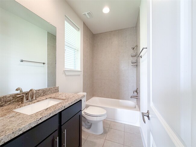 Building Photo - 1803 Crestdale Dr