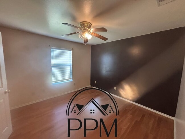 Building Photo - 901 Everitt St