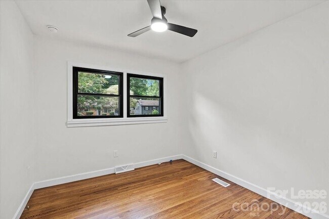 Building Photo - 2430 Dora Dr