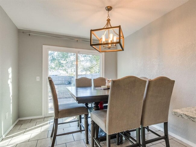 Building Photo - 4124 Overland Dr