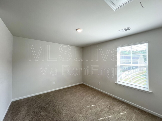 Building Photo - 2932 Egert Dr
