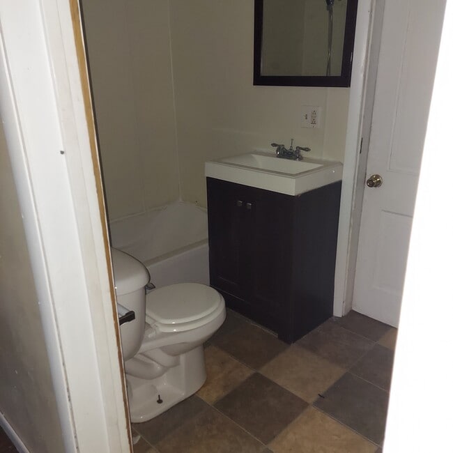 Building Photo - 1406 N Washington St