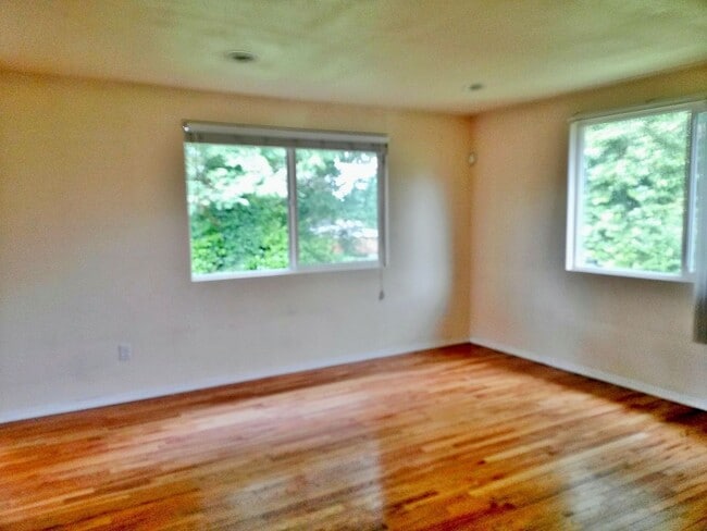 Building Photo - Lynnwood Bungalow