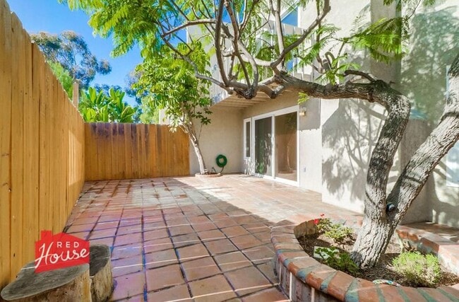 Building Photo - 825 Mola Vista Way