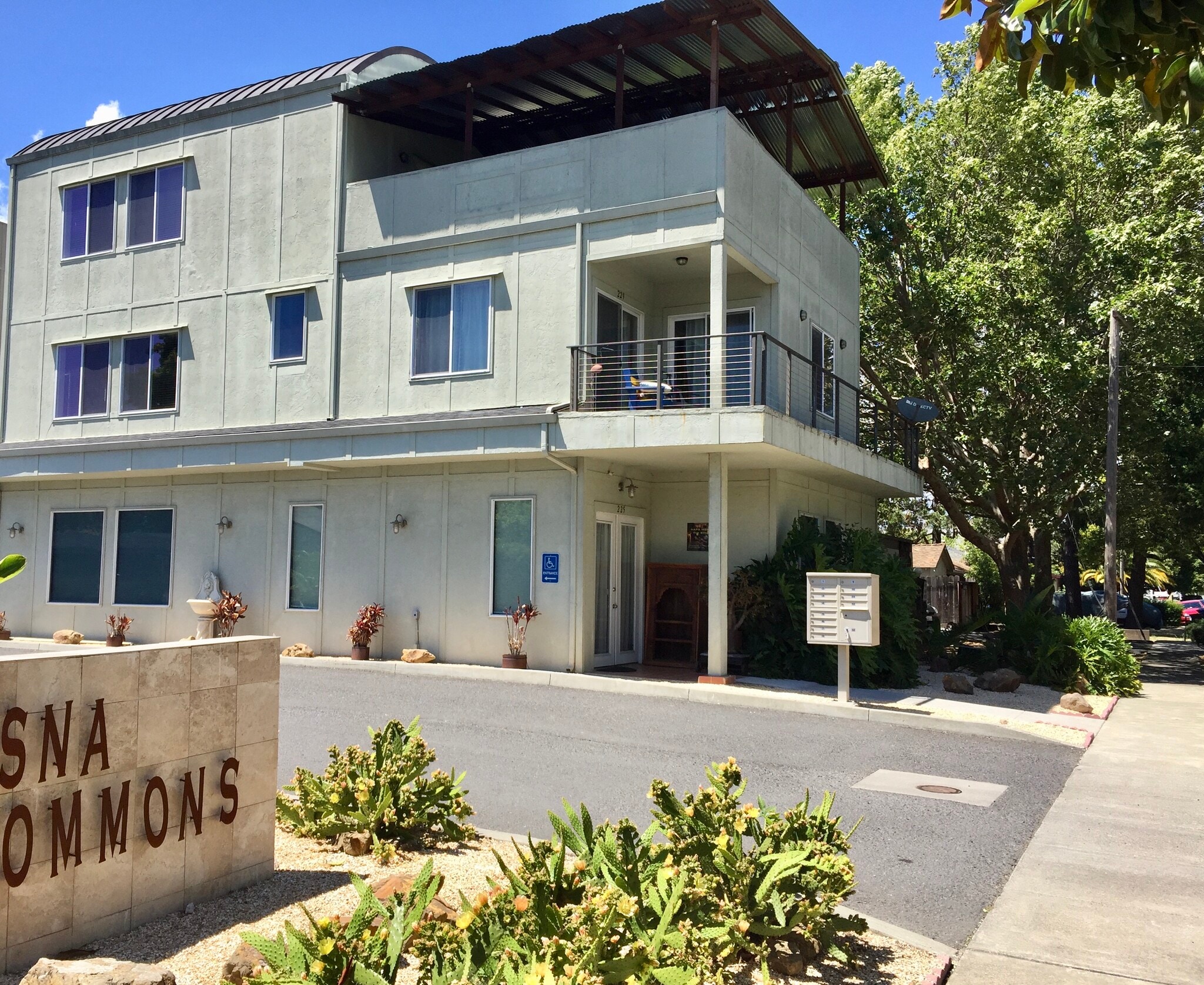 Building Photo - 229 Walnut St