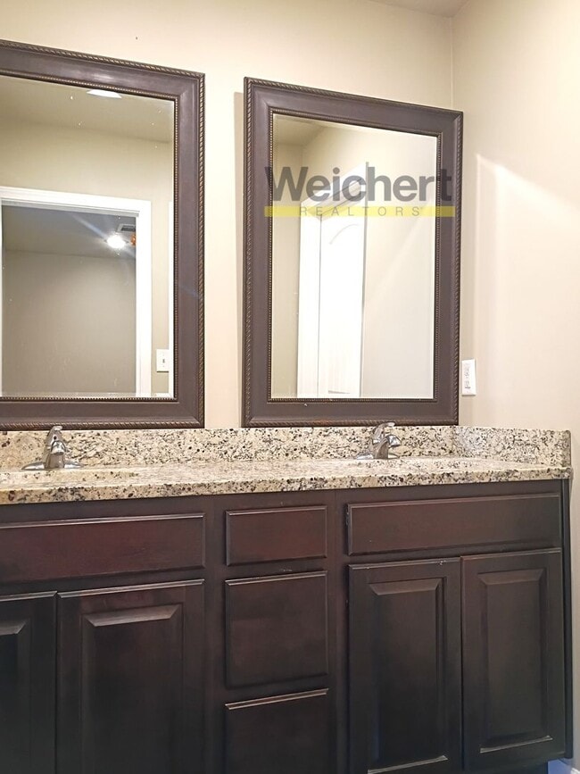 Building Photo - Spacious 3-Bed, 2-Bath Home in a Quiet Neighborhood